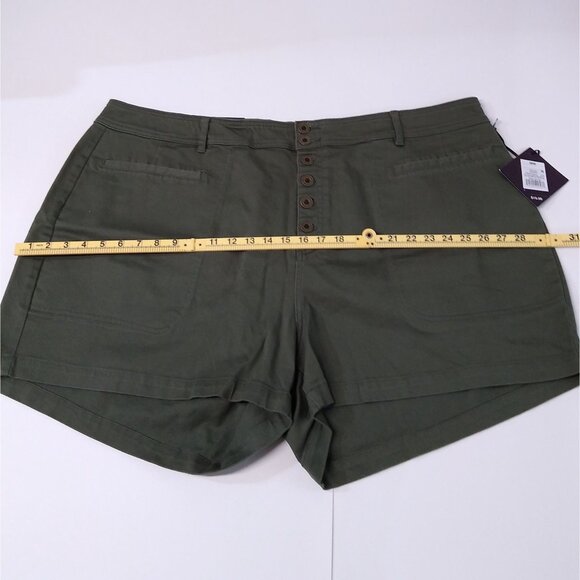AVA & VIV Plus Size High Rise 26W Midi Button Fly Shorts Cotton Olive Green NWT - Picture 10 of 11
